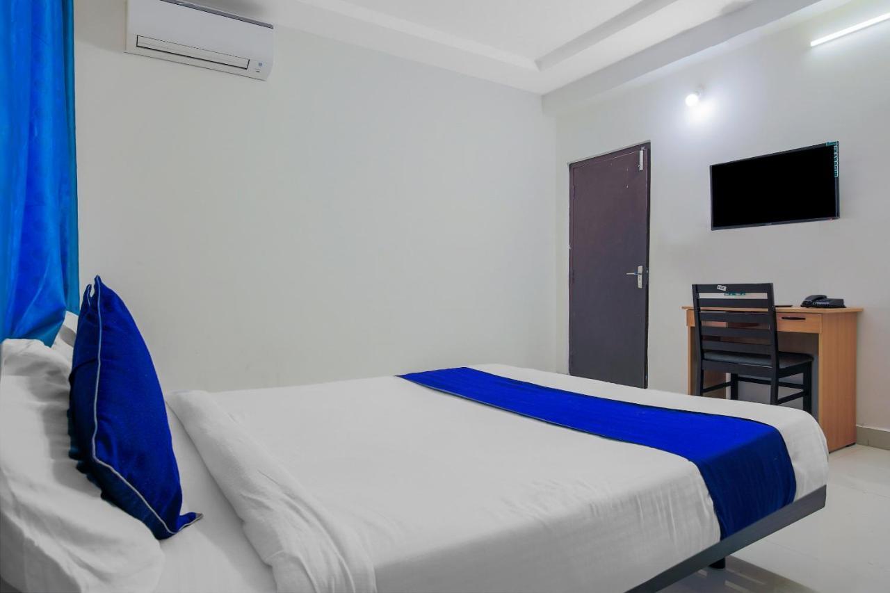 Hotel Oyo Silverkey 74581 Nallagandla Hyderabad Exterior foto