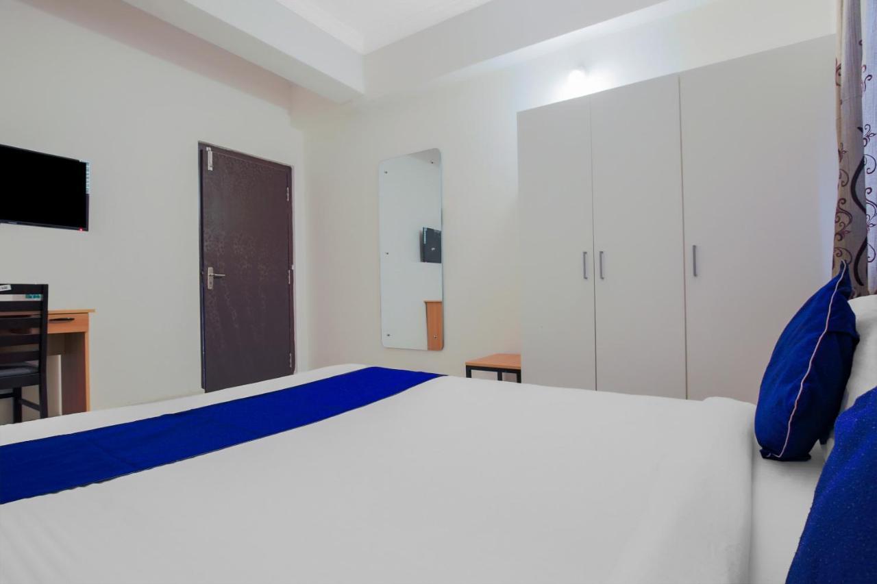 Hotel Oyo Silverkey 74581 Nallagandla Hyderabad Exterior foto